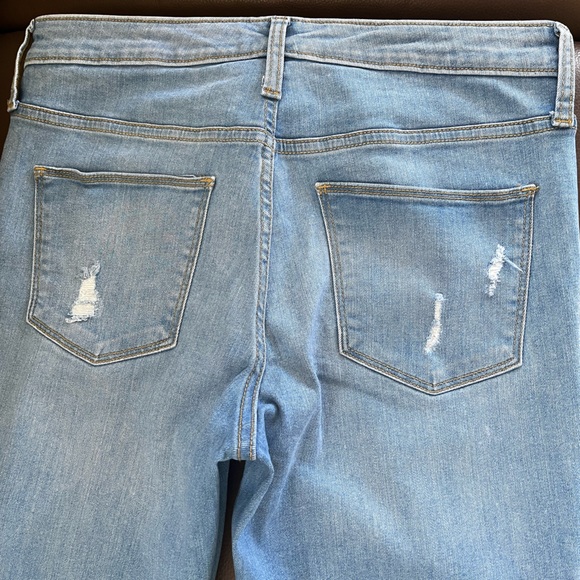 Universal Threads -Great condition distressed jeans! - Picture 4 of 11